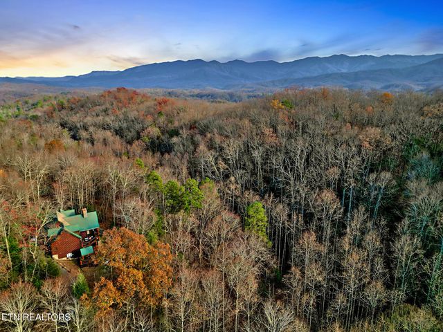 2154 Loafers Glory Way, Gatlinburg, TN 37738