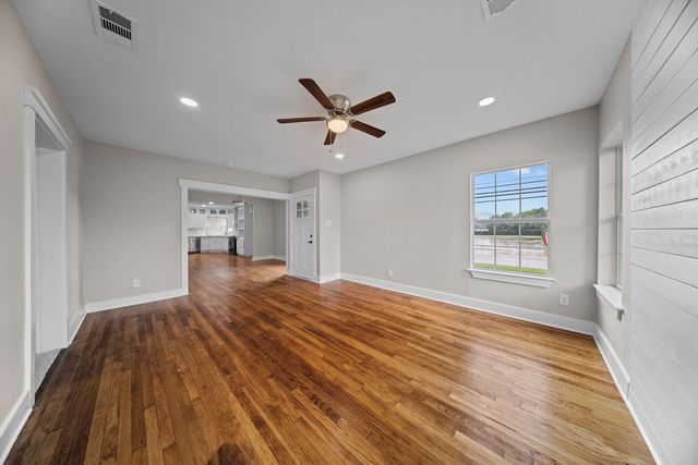 1001 W Lampasas Street, Ennis, TX 75119