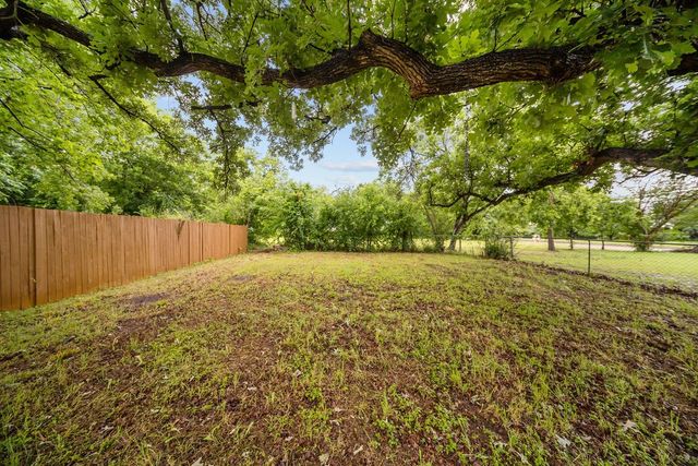 1001 W Lampasas Street, Ennis, TX 75119
