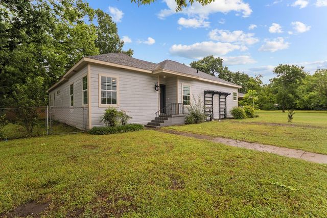 1001 W Lampasas Street, Ennis, TX 75119