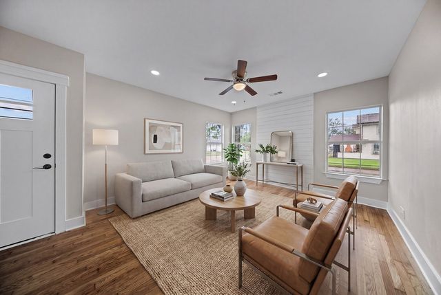 1001 W Lampasas Street, Ennis, TX 75119