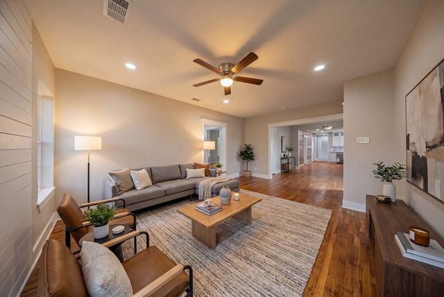 1001 W Lampasas Street, Ennis, TX 75119