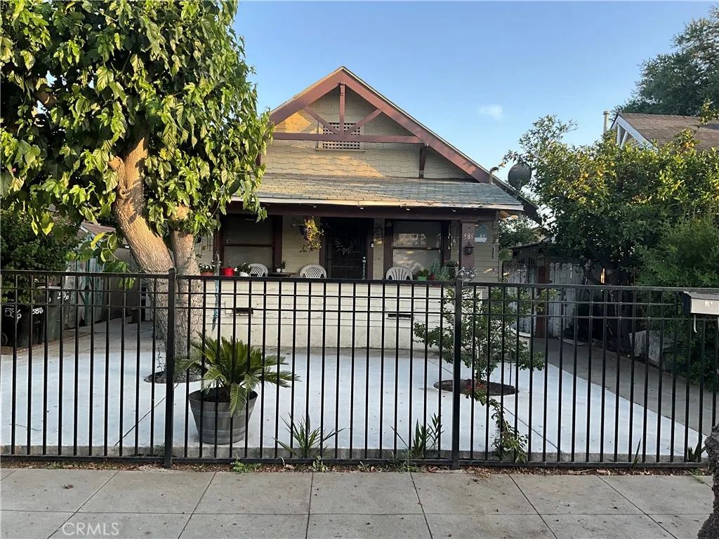 586 W Center Street, Pomona, CA 91768