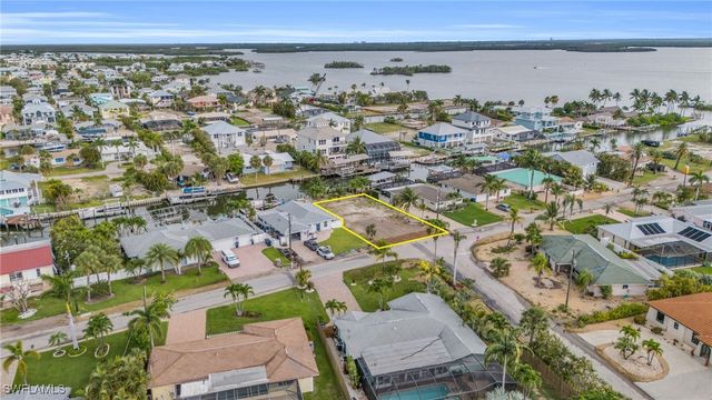 231 Albatross ST, Fort Myers Beach, FL 33931