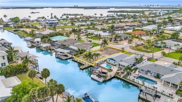 231 Albatross ST, Fort Myers Beach, FL 33931