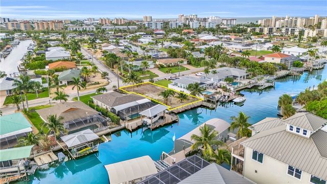 231 Albatross ST, Fort Myers Beach, FL 33931