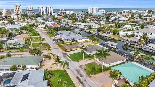 231 Albatross ST, Fort Myers Beach, FL 33931