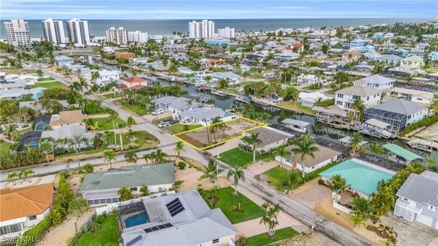 231 Albatross ST, Fort Myers Beach, FL 33931