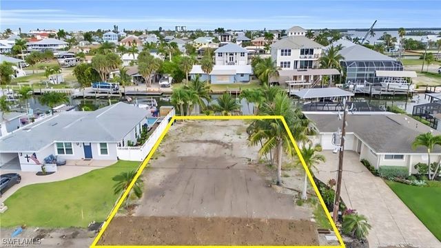 231 Albatross ST, Fort Myers Beach, FL 33931