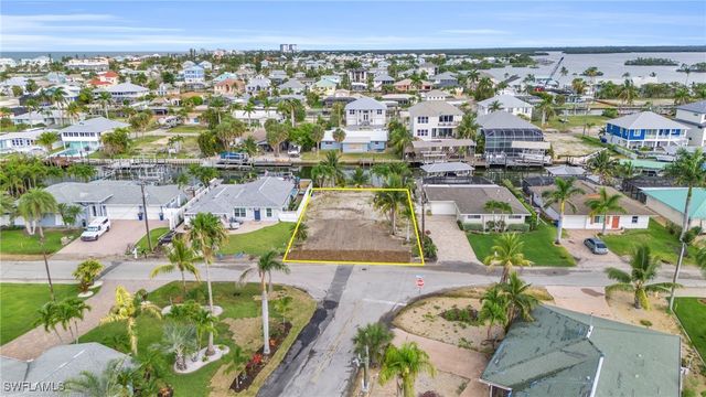 231 Albatross ST, Fort Myers Beach, FL 33931