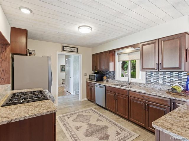 12099 Torrey Road, Fenton, MI 48430