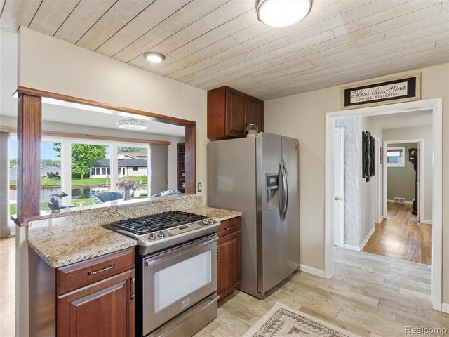 12099 Torrey Road, Fenton, MI 48430