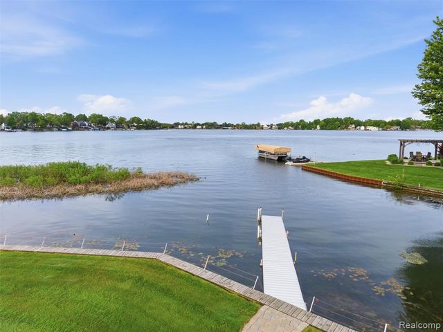 12099 Torrey Road, Fenton, MI 48430