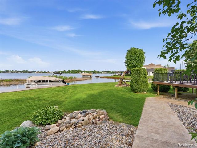 12099 Torrey Road, Fenton, MI 48430