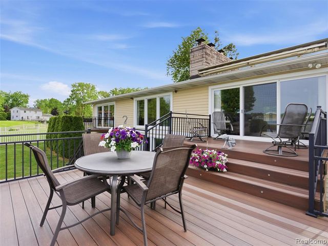 12099 Torrey Road, Fenton, MI 48430