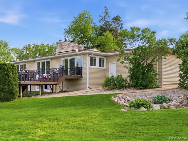 12099 Torrey Road, Fenton, MI 48430