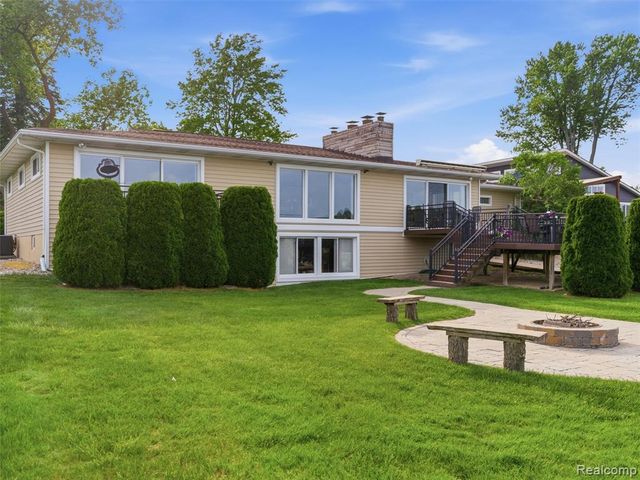 12099 Torrey Road, Fenton, MI 48430