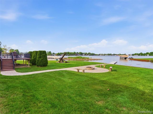 12099 Torrey Road, Fenton, MI 48430