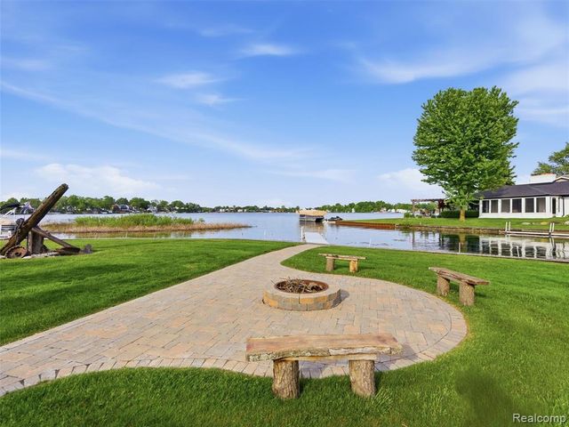12099 Torrey Road, Fenton, MI 48430