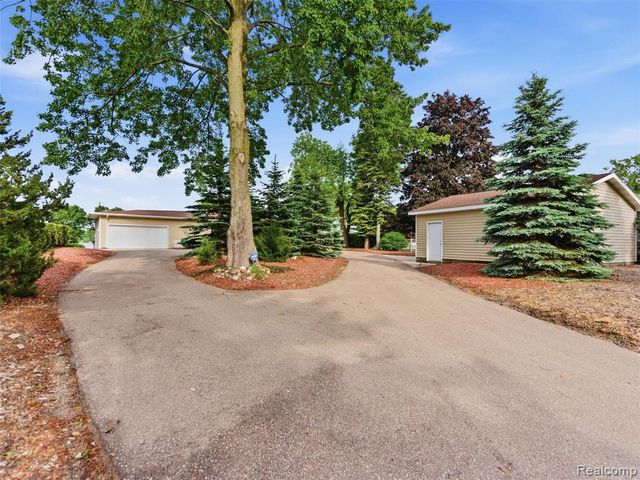 12099 Torrey Road, Fenton, MI 48430