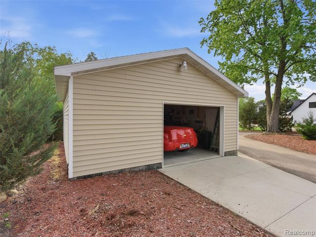 12099 Torrey Road, Fenton, MI 48430