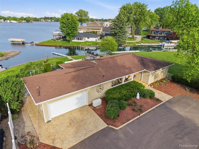 12099 Torrey Road, Fenton, MI 48430