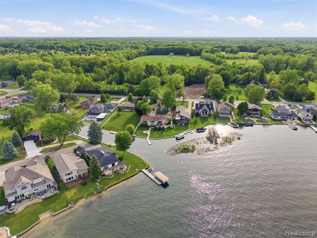 12099 Torrey Road, Fenton, MI 48430