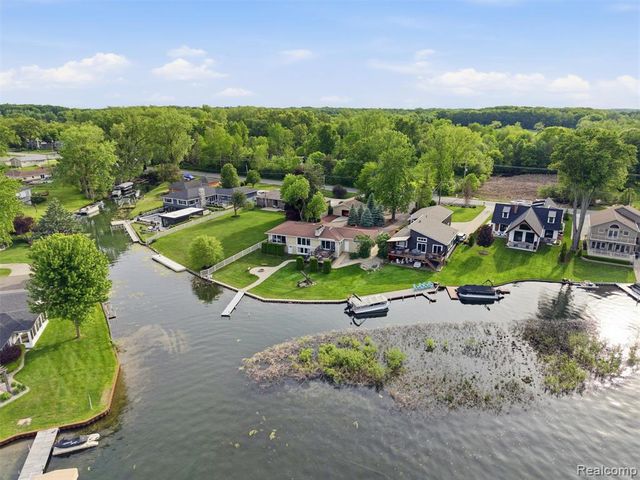 12099 Torrey Road, Fenton, MI 48430