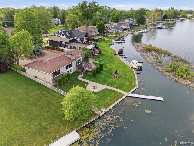 12099 Torrey Road, Fenton, MI 48430