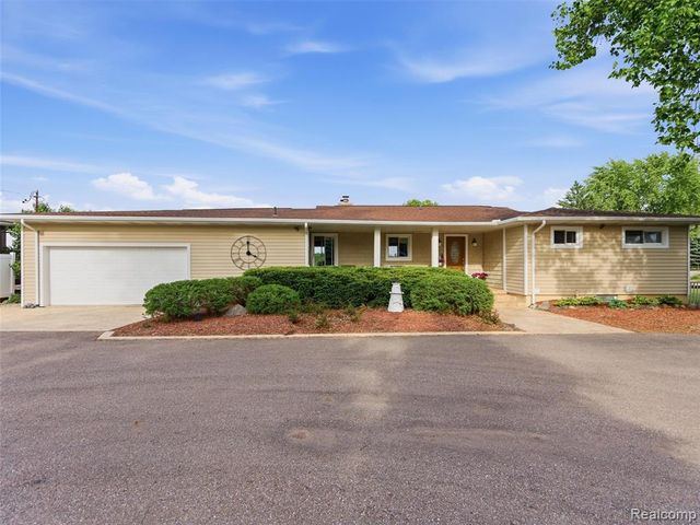 12099 Torrey Road, Fenton, MI 48430