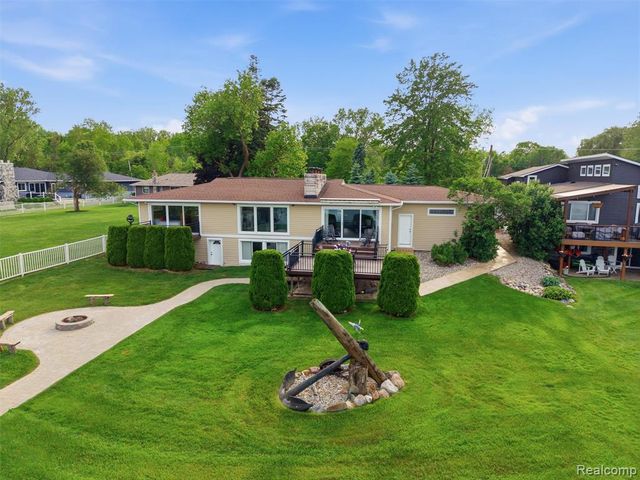 12099 Torrey Road, Fenton, MI 48430