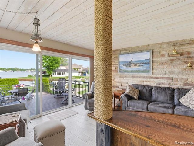 12099 Torrey Road, Fenton, MI 48430