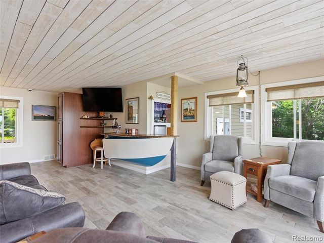 12099 Torrey Road, Fenton, MI 48430