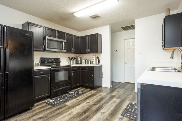 1512 Golden Grass Drive, Lancaster, TX 75134