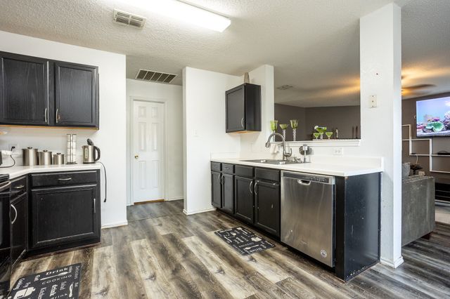 1512 Golden Grass Drive, Lancaster, TX 75134