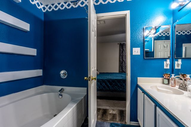 1512 Golden Grass Drive, Lancaster, TX 75134