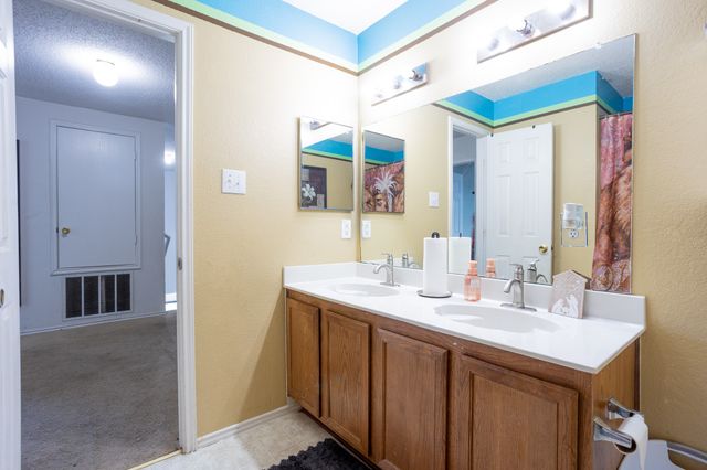 1512 Golden Grass Drive, Lancaster, TX 75134