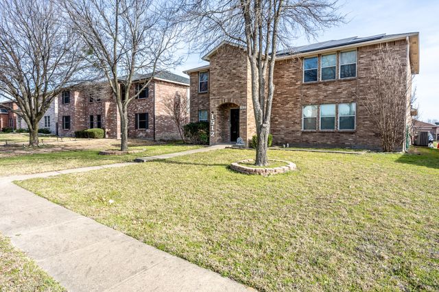 1512 Golden Grass Drive, Lancaster, TX 75134