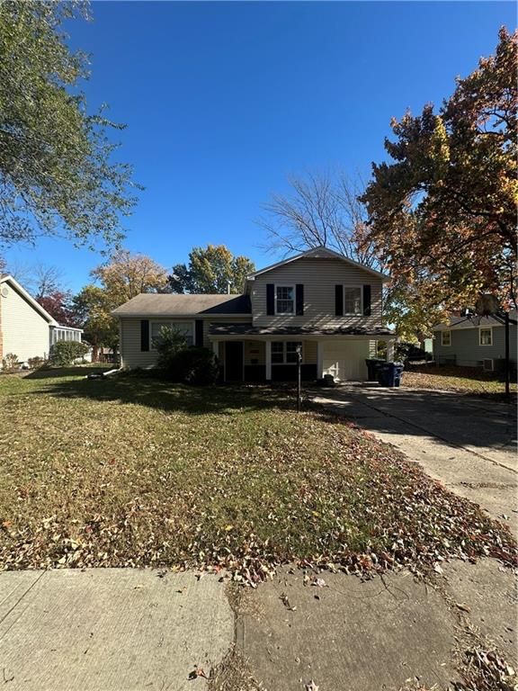 8529 Crescent Avenue, Raytown, MO 64138