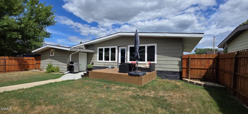 640 9th Avenue SW, Valley City, ND 58072 photo 2