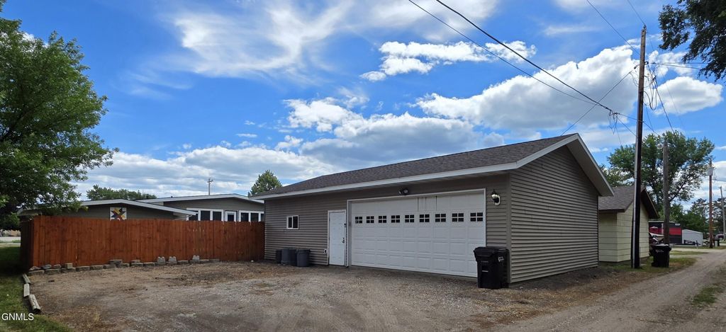 640 9th Avenue SW, Valley City, ND 58072 photo 3