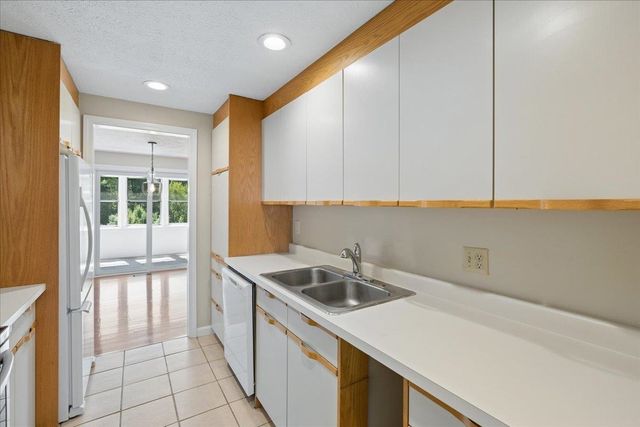 378 Winding Pond Road, Londonderry, NH 03053