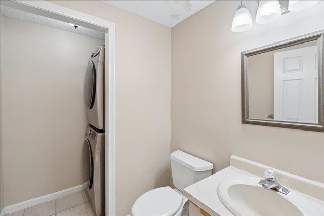 378 Winding Pond Road, Londonderry, NH 03053
