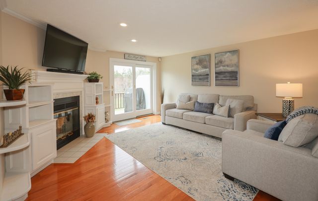 378 Winding Pond Road, Londonderry, NH 03053