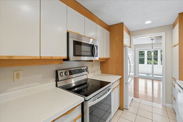 378 Winding Pond Road, Londonderry, NH 03053