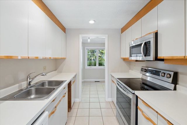 378 Winding Pond Road, Londonderry, NH 03053