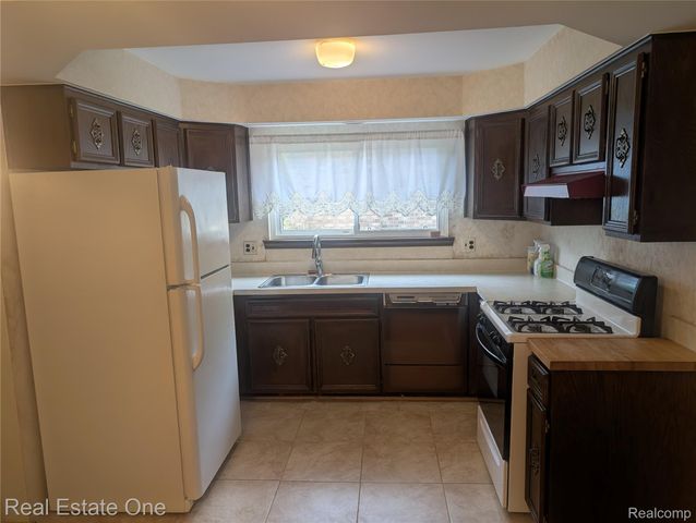 43076 RYEGATE Street, Canton Twp, MI 48187