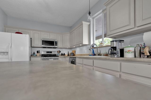 1531 Acapulco Road NE, Rio Rancho, NM 87144