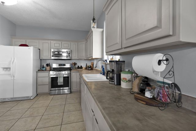 1531 Acapulco Road NE, Rio Rancho, NM 87144