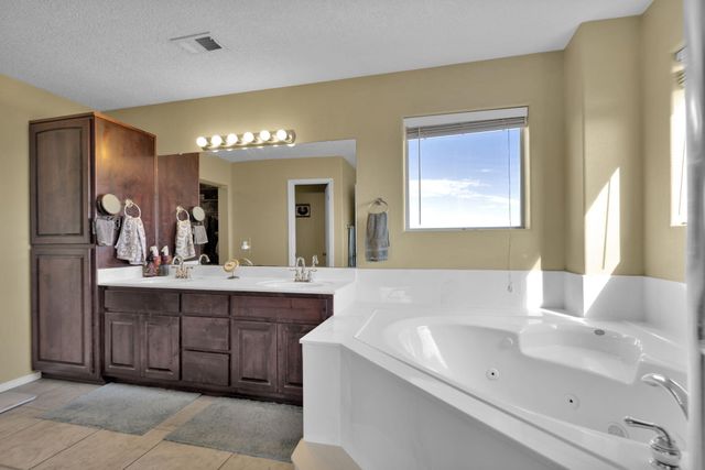 1531 Acapulco Road NE, Rio Rancho, NM 87144